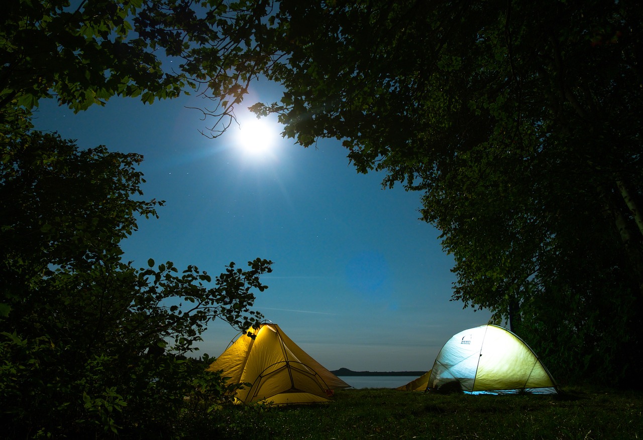 camping-grounds-at-night